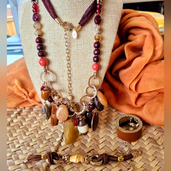 Elegant Brown and Gold Necklace with Bohemian Charm - Picture 1 of 15